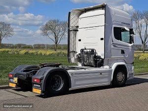 Strona pasażera z tyłu — Scania R520 z 2016 roku