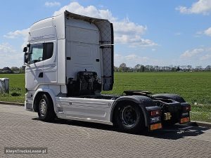 Strona kierowcy z tyłu — Scania R520 z 2016 roku