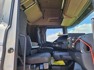 Wnętrze kabiny — Scania R520 z 2016 roku