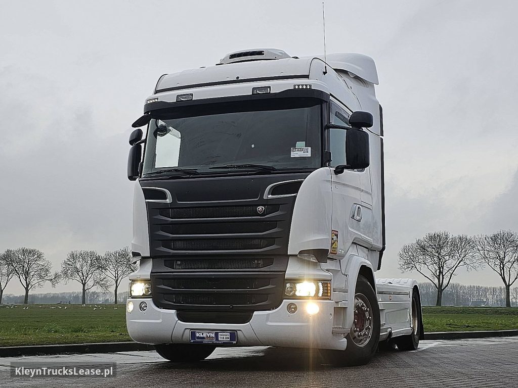 Scania R520 HL V8 LEATHER RET. z 2015 roku, ciągnik siodłowy z zagranicy — przód pojazdu