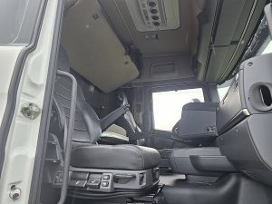 Wnętrze kabiny — Scania R520 HL V8 LEATHER RET. z 2015 roku