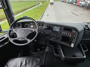 Deska rozdzielcza i stanowisko kierowcy — Scania R520 HL V8 LEATHER RET. z 2015 roku