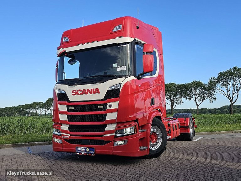 Scania R560 4X2 PTO WB 455 z 2023 roku, podwozie z kabiną z zagranicy — przód pojazdu