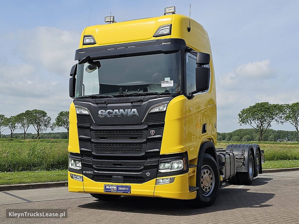 Scania R580 6X2*4 WB4750 PTO V8 z 2019 roku, podwozie z kabiną z zagranicy — przód pojazdu