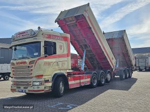 Strona kierowcy z przodu — Scania R580 8X4 COMBI SPECIAL z 2016 roku