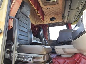 Wnętrze kabiny — Scania R580 8X4 COMBI SPECIAL z 2016 roku