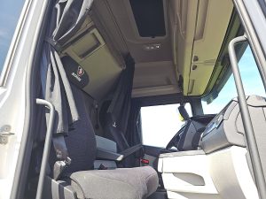 Wnętrze kabiny — Scania S540 4X AIR RET. LED z 2021 roku