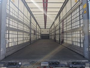 Przestrzeń ładunkowa — Schwarzmueller SCB*S3T z 2020 roku