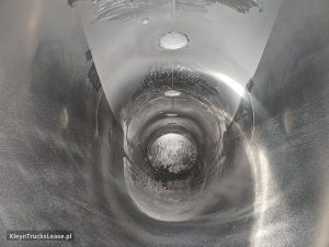 Przestrzeń ładunkowa — Spitzer SK 2760 CAL Rieselgueter z 2000 roku