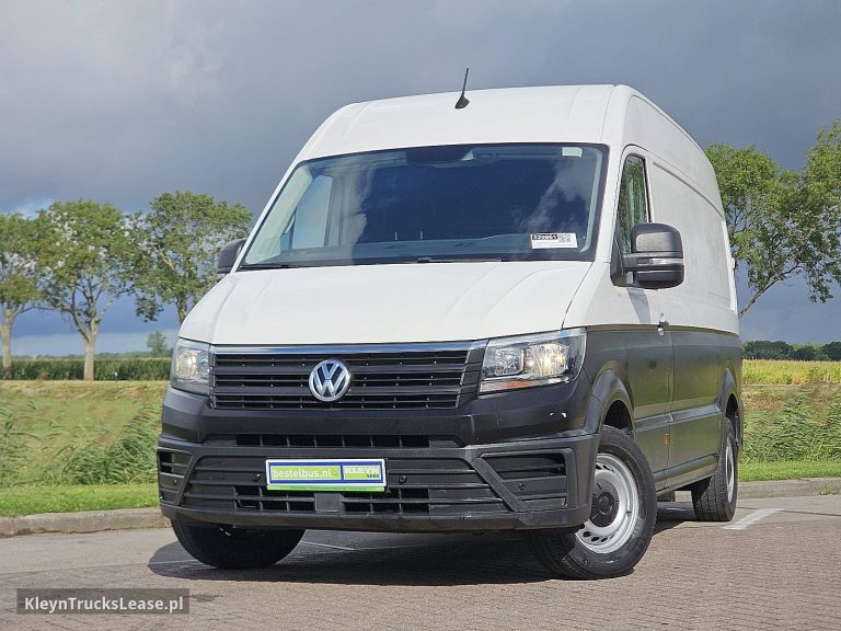 Volkswagen CRAFTER 2.0 z 2017 roku, blaszak z zagranicy — przód pojazdu