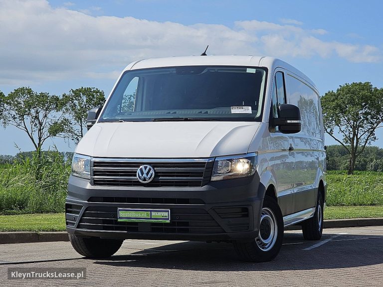 Volkswagen CRAFTER 2.0 L3H2 Airco Carplay z 2021 roku, blaszak z zagranicy — przód pojazdu