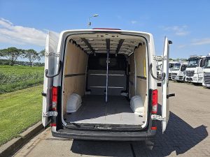 Przestrzeń ładunkowa — Volkswagen CRAFTER 2.0 L3H2 Airco Carplay z 2021 roku