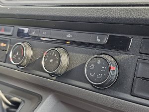 Wyposażenie specjalne wnętrza — Volkswagen CRAFTER 2.0 L3H3 LED 4Motion! z 2022 roku