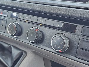 Wyposażenie specjalne wnętrza — Volkswagen CRAFTER 2.0 L3H3 RWD Euro6 AC! z 2022 roku