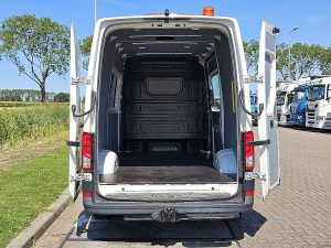 Przestrzeń ładunkowa — Volkswagen CRAFTER 2.0 L3H3 RWD Euro6 AC! z 2022 roku