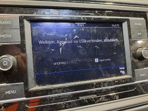 Ekran z Apple CarPlay — Volkswagen CRAFTER 35 2.0 Bakwagen Laadklep! z 2024 roku