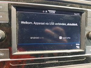 Ekran z Apple CarPlay — Volkswagen CRAFTER 35 2.0 L3H3 140Pk Automaat! z 2023 roku