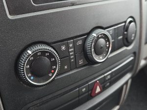 Wyposażenie specjalne wnętrza — Volkswagen CRAFTER 35 2.0 maxi EURO5 z 2010 roku