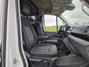 Wnętrze kabiny — Volkswagen CRAFTER 50 2.0 TDI 177 L4H3 z 2018 roku