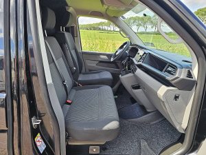 Wnętrze kabiny — Volkswagen TRANSPORTER 2.0 TDI ac automaat EURO6 z 2022 roku