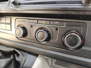 Wyposażenie specjalne wnętrza, ujęcie 2 — Volkswagen TRANSPORTER 2.0 TDI L1H1 Navi Euro6 AC! z 2018 roku