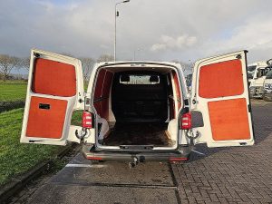Przestrzeń ładunkowa — Volkswagen TRANSPORTER 2.0 TDI L1H1 Navi Euro6 AC! z 2018 roku