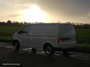 Strona kierowcy z tyłu — Volkswagen TRANSPORTER 2.0 TDI L1H1 Navi Euro6 AC! z 2018 roku