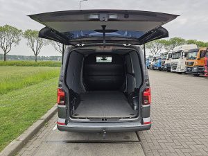 Przestrzeń ładunkowa — Volkswagen TRANSPORTER 2.0 TDI L1H1 Navi LED DSG z 2020 roku