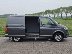 Drzwi boczne przestrzeni ładunkowej — Volkswagen TRANSPORTER 2.0 TDI L1H1 Navi LED DSG z 2020 roku