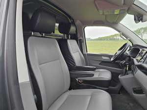 Wnętrze kabiny — Volkswagen TRANSPORTER 2.0 TDI L1H1 Navi LED DSG z 2020 roku