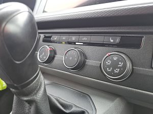 Wyposażenie specjalne wnętrza — Volkswagen TRANSPORTER 2.0 TDI L1H1 Navi LED DSG z 2020 roku
