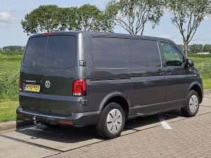 Strona pasażera z tyłu — Volkswagen TRANSPORTER 2.0 TDI L1H1 T6.1 150Pk Eur6 z 2022 roku