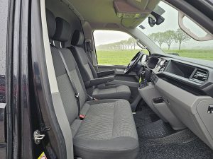 Wnętrze kabiny — Volkswagen TRANSPORTER 2.0 TDI L2H1 LED 150Pk Euro6 z 2022 roku