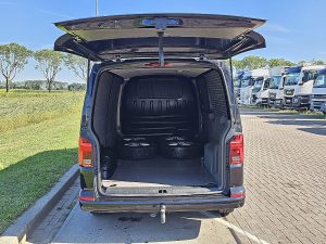Przestrzeń ładunkowa — Volkswagen TRANSPORTER 2.0 TDI L2H1 LED 150Pk Euro6 z 2022 roku