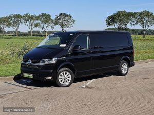 Strona kierowcy z przodu — Volkswagen TRANSPORTER 2.0 TDI L2H1 LED 150Pk Euro6 z 2022 roku