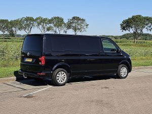 Strona pasażera z tyłu — Volkswagen TRANSPORTER 2.0 TDI L2H1 LED 150Pk Euro6 z 2022 roku