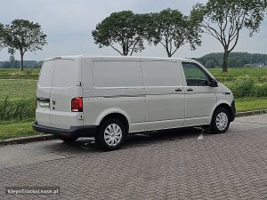 Strona pasażera z tyłu — Volkswagen TRANSPORTER 2.0 TDI T6.1 150Pk L2H1 Autm z 2024 roku