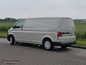 Strona kierowcy z tyłu — Volkswagen TRANSPORTER 2.0 TDI T6.1 150Pk L2H1 Autm z 2024 roku