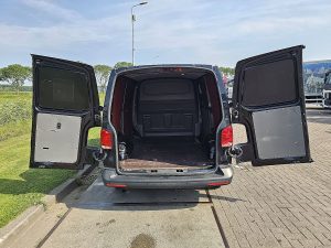 Przestrzeń ładunkowa — Volkswagen TRANSPORTER 2.0 TDI T6.1 150Pk Navi NAP! z 2021 roku