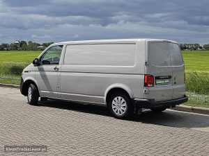 Strona kierowcy z tyłu — Volkswagen TRANSPORTER 2.0 TDI T6.1 L2H1 Automaat! z 2024 roku
