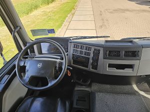 Deska rozdzielcza i stanowisko kierowcy — Volvo FE 280.18 2T LIFT BOX 5.52 M z 2019 roku