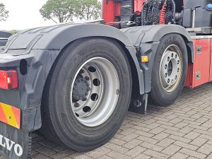 Opony z dobrym bieżnikiem, ujęcie 3 — Volvo FH 460 6X2 XENON SKIRTS z 2020 roku