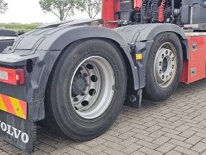 Opony z dobrym bieżnikiem, ujęcie 2 — Volvo FH 460 6X2 XENON SKIRTS z 2020 roku