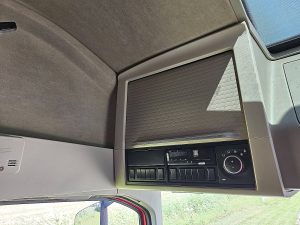 Wyposażenie specjalne wnętrza, ujęcie 2 — Volvo FH 500 Globetrotter z 2023 roku