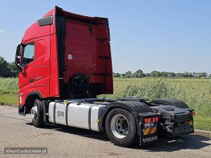 Strona kierowcy z tyłu — Volvo FH 500 Globetrotter z 2023 roku