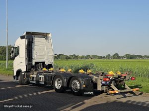 Strona kierowcy z tyłu — Volvo FH 500 Multi-BDF z 2021 roku