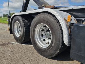 Opony z dobrym bieżnikiem — Volvo FH 750 6X4 LIFTAXLE RETARD. z 2018 roku