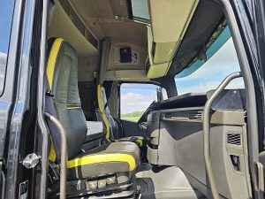 Wnętrze kabiny — Volvo FH 750 6X4 LIFTAXLE RETARD. z 2018 roku
