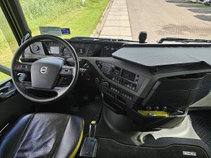 Deska rozdzielcza i stanowisko kierowcy — Volvo FH 750 6X4 LIFTAXLE RETARD. z 2018 roku