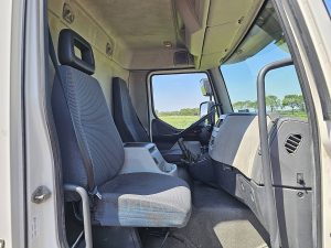 Wnętrze kabiny — Volvo FL 240.12 AIRCO 6 CYL. MANUAL z 2008 roku